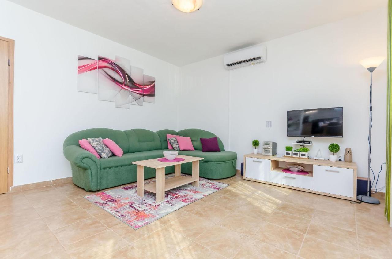 Apartment Snjezana 산책길 외부 사진