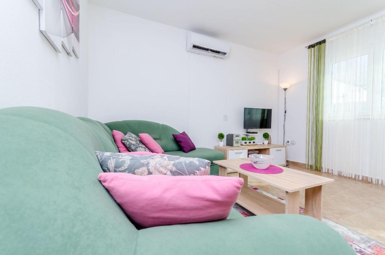 Apartment Snjezana 산책길 외부 사진