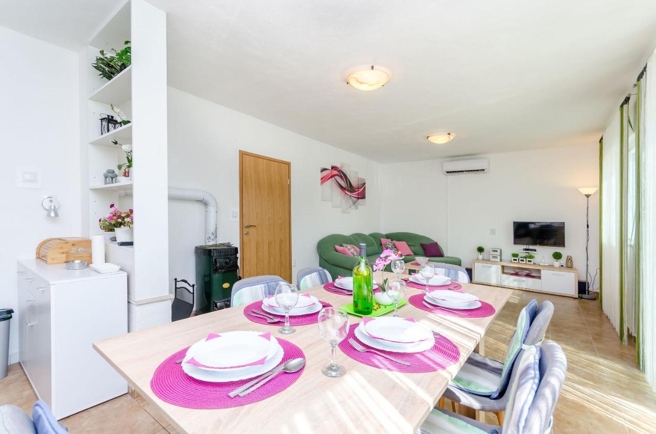 Apartment Snjezana 산책길 외부 사진